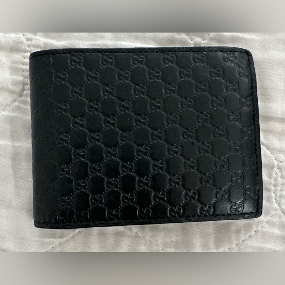 Men’s Gucci Microguccissima GG Bifold Wallet - Black